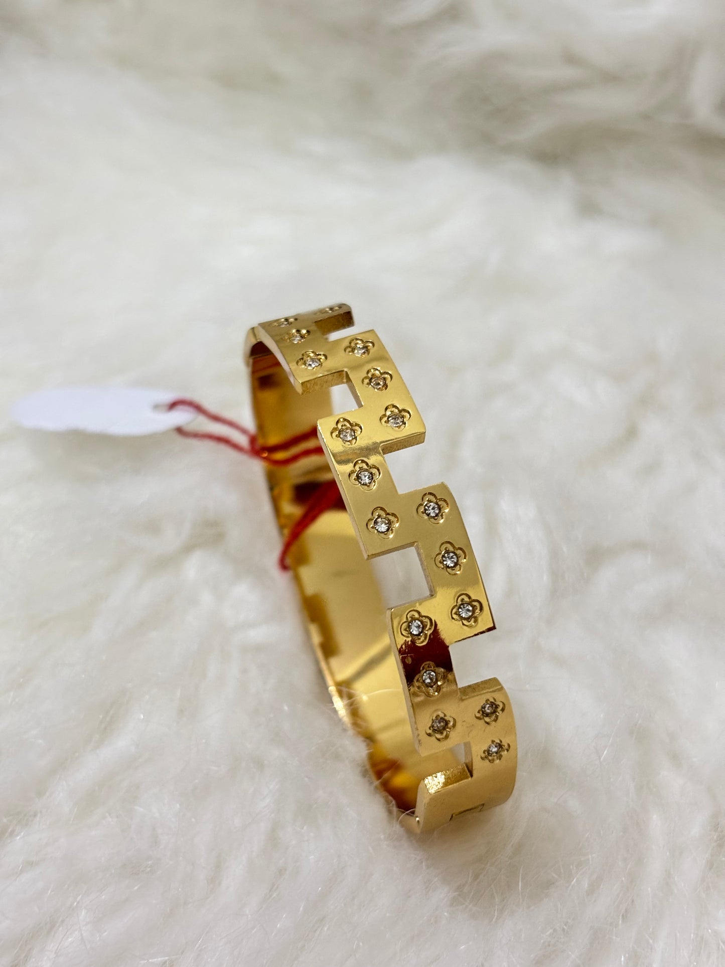 Anti-tarnish Floral Diamond Bracelet