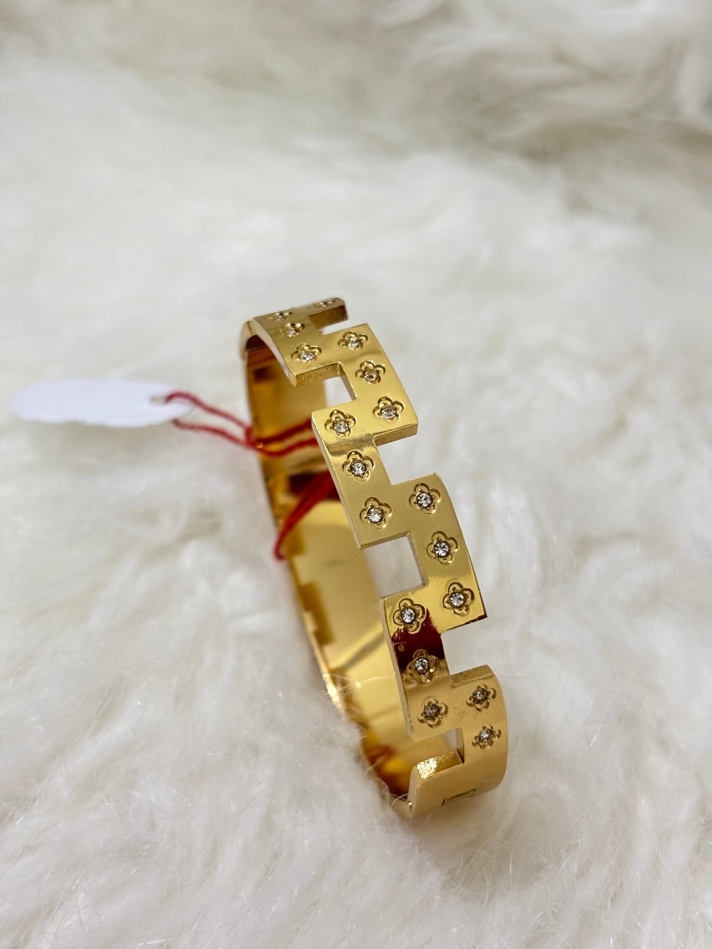 Anti-tarnish Floral Diamond Bracelet