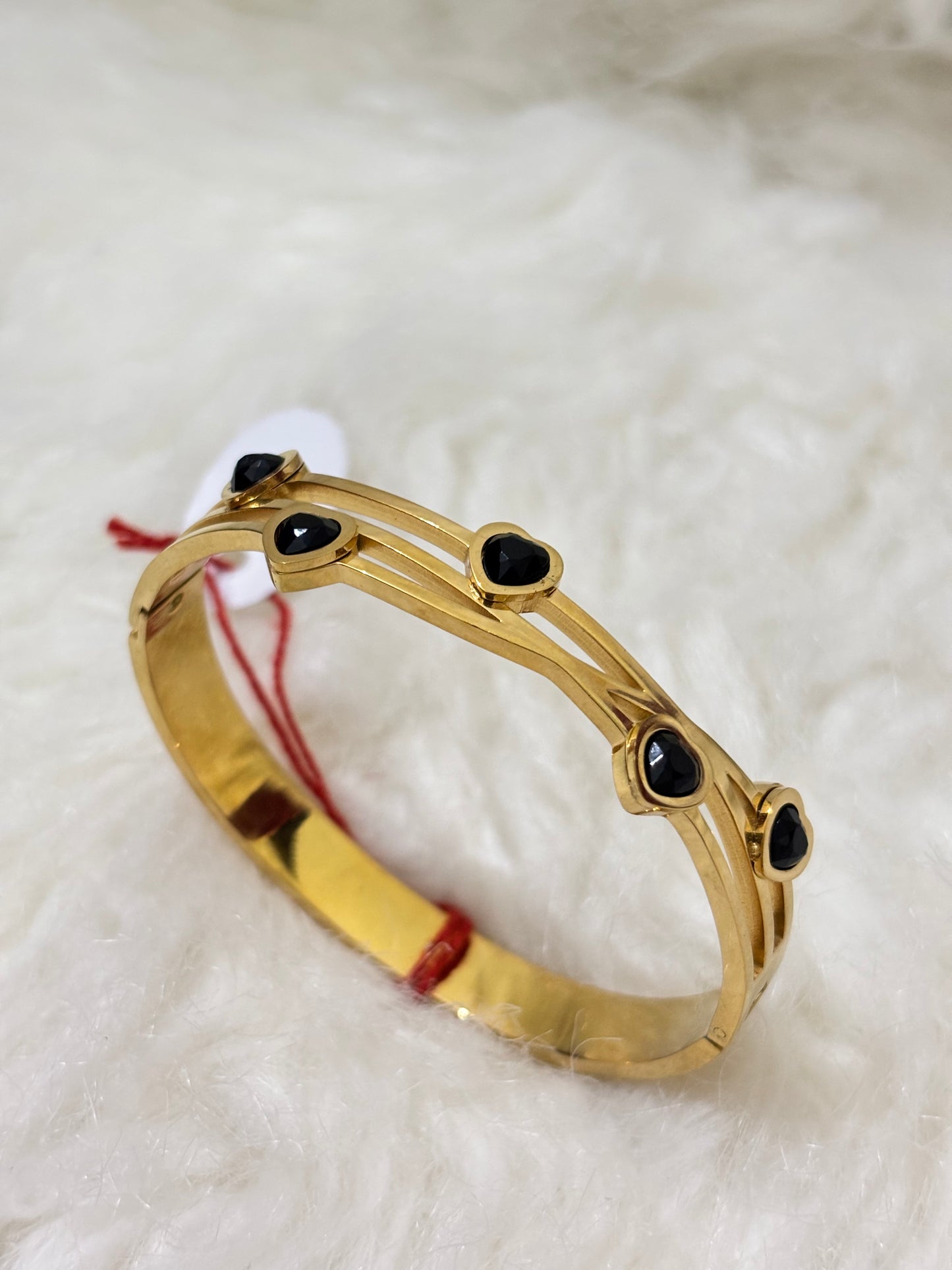 Anti-tarnish black heart diamond bracelet