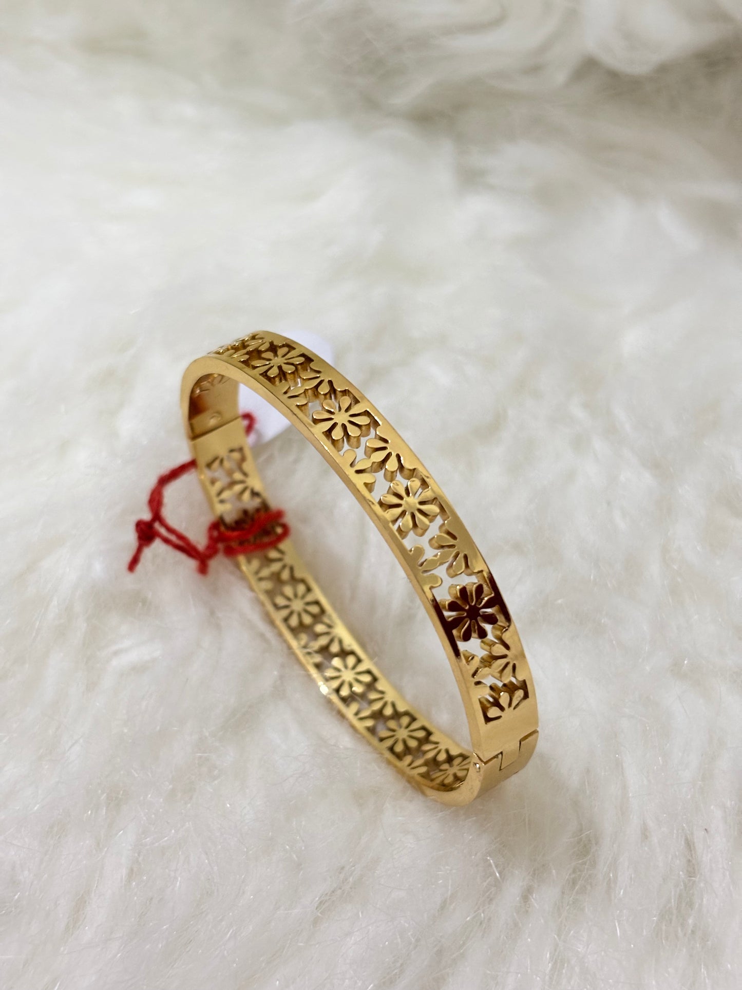 Anti-tarnish small floral design Bracelet