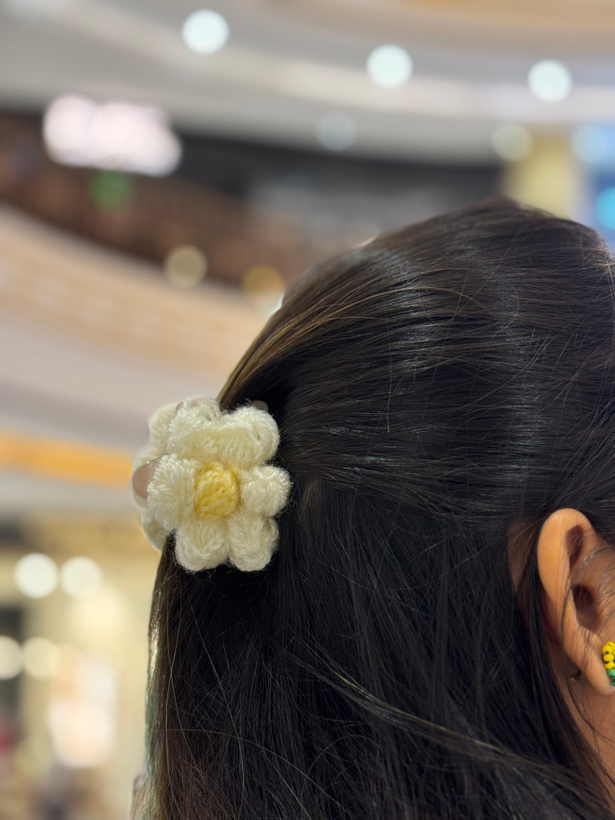 Crochet Clutcher | Puff Flower White | Yellow Dot