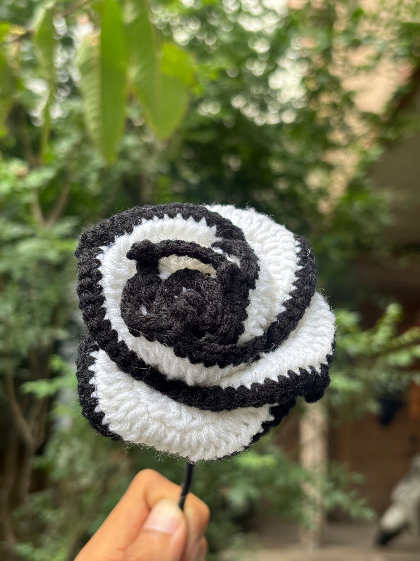 Crochet Flower | Off White | Black Border Rose
