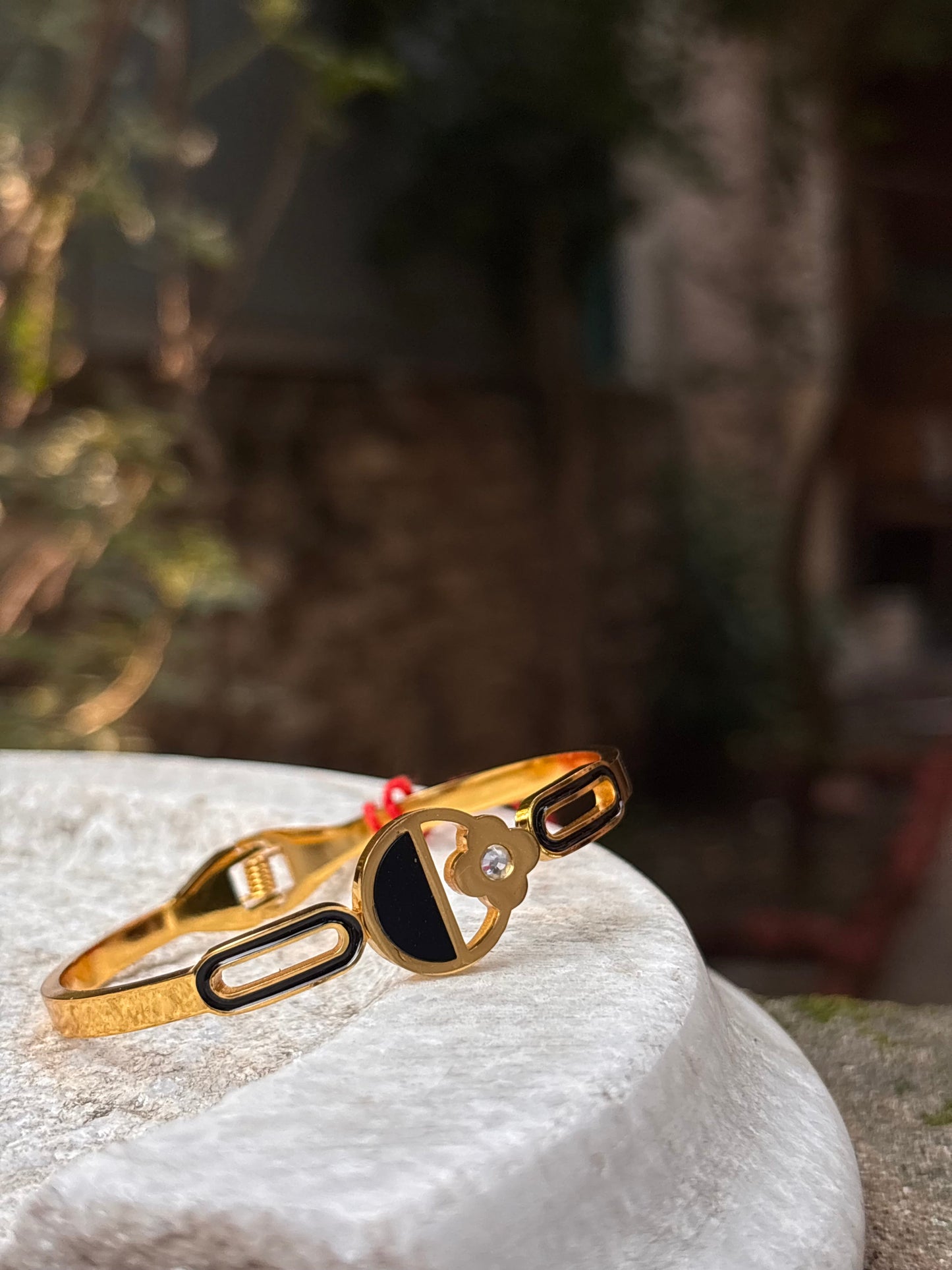 Gold & Black Designer Bracelet with Stone – Anti-Tarnish