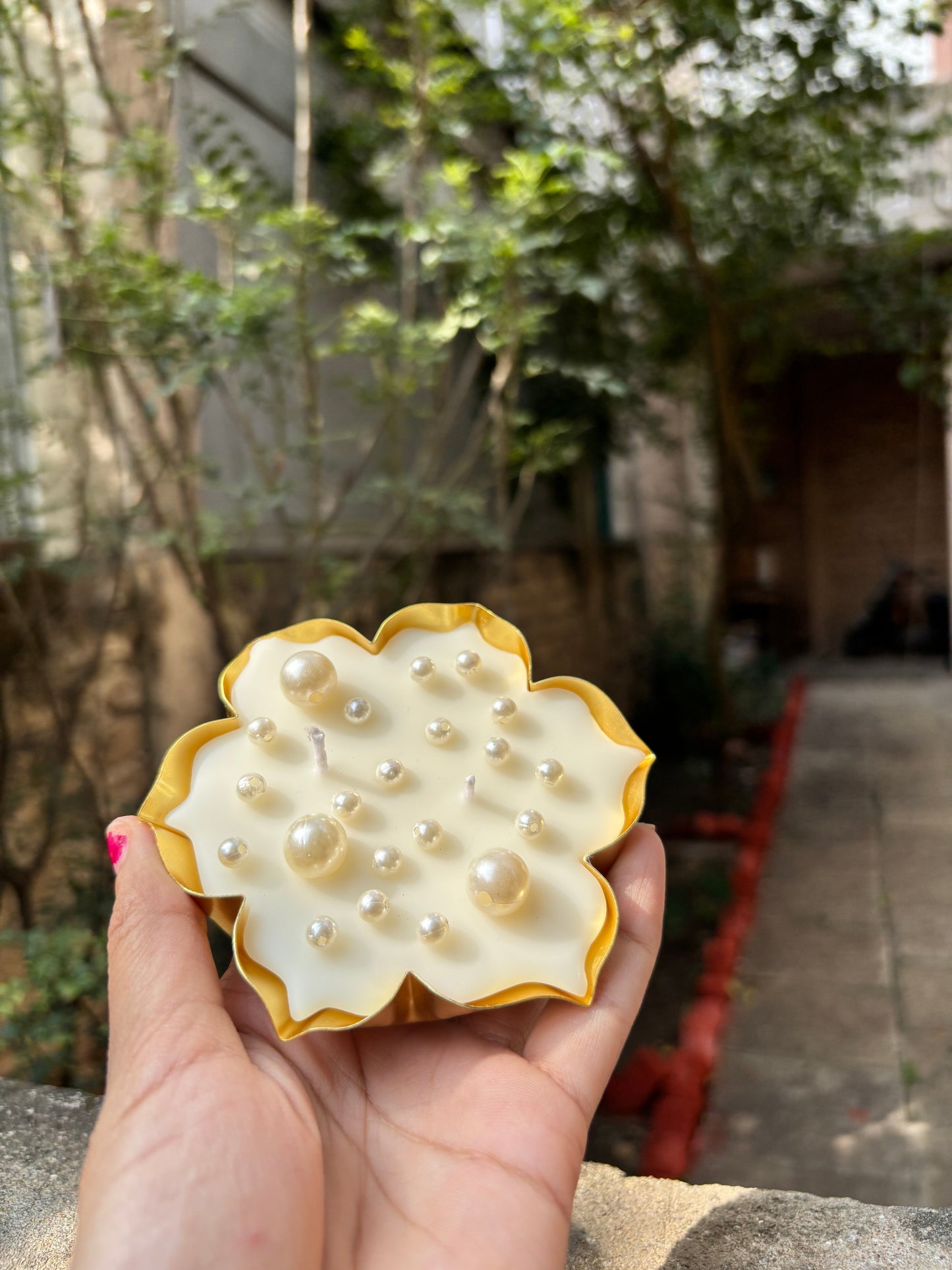 Big Pearl Beads Urli Scented Candle | Big