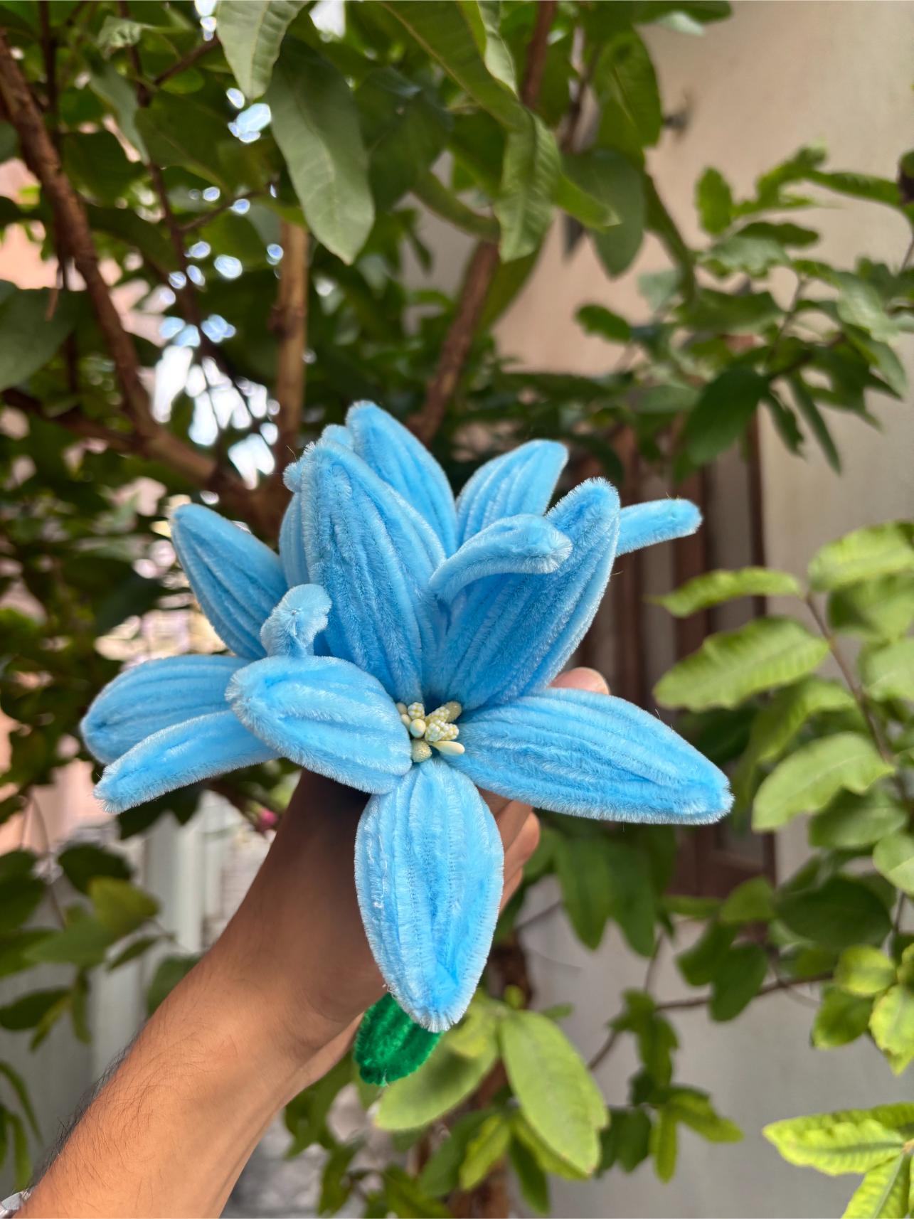 Lilly Fuzzy Flower | Blue