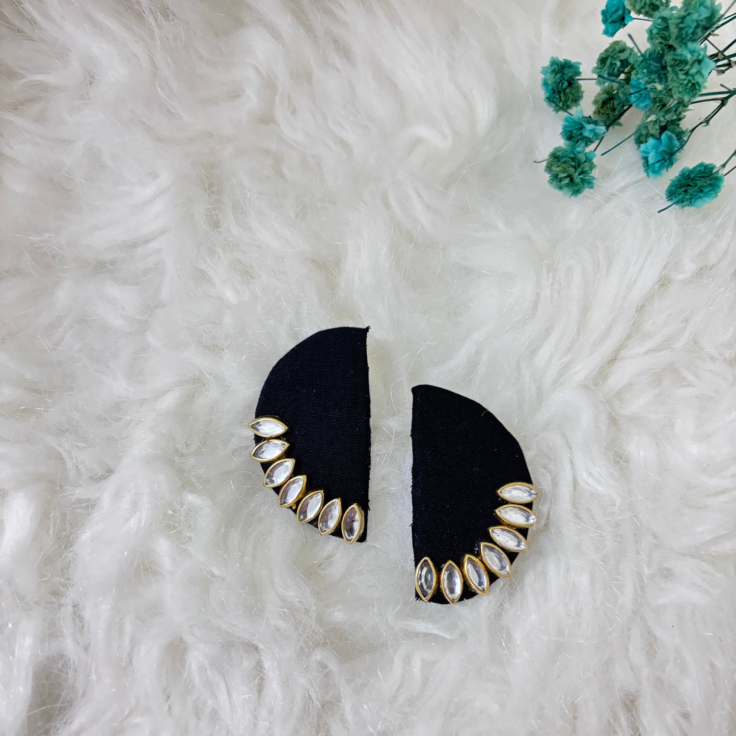 Semicircular black kundan earrings