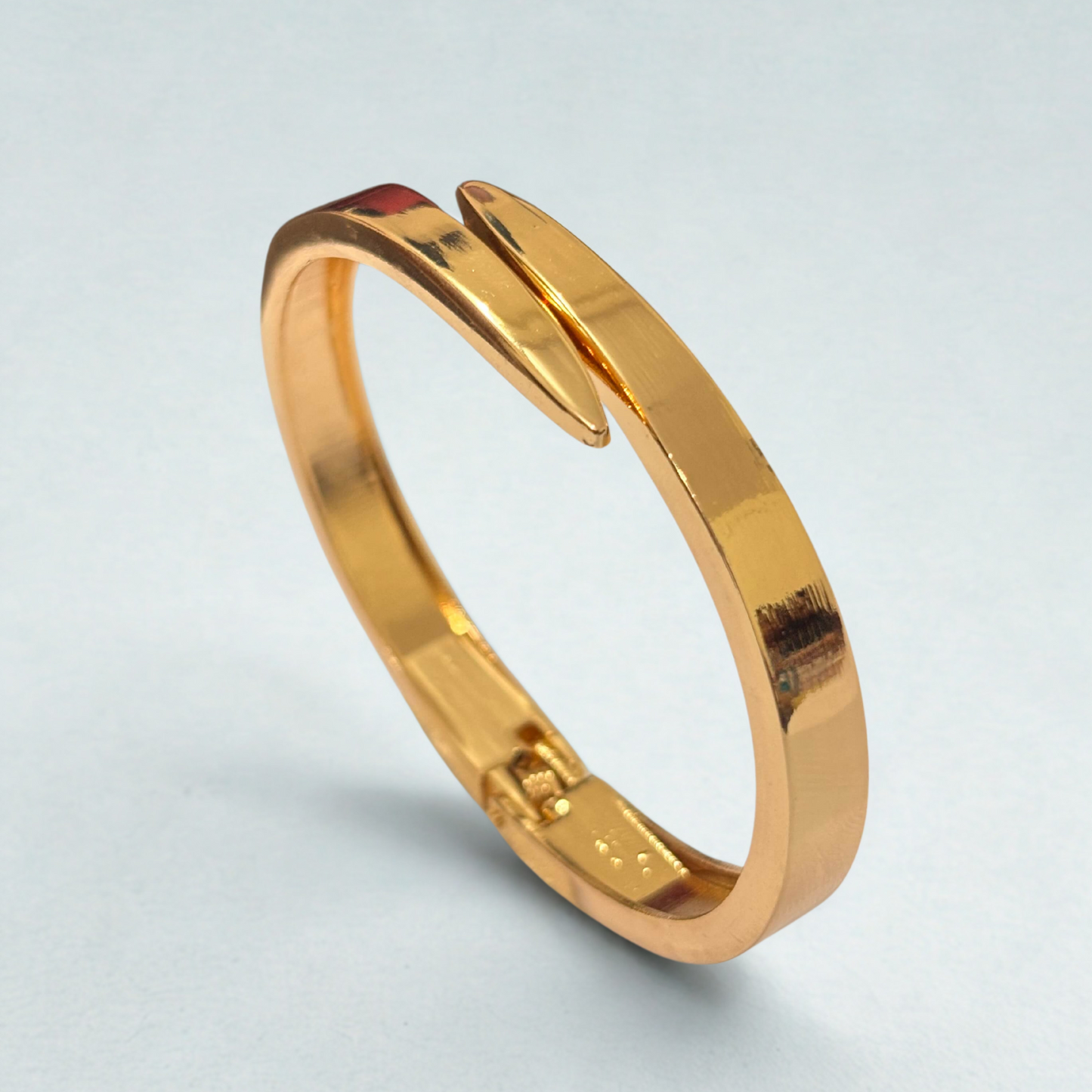 The Golden Clasp Anti-tarnish Bracelet