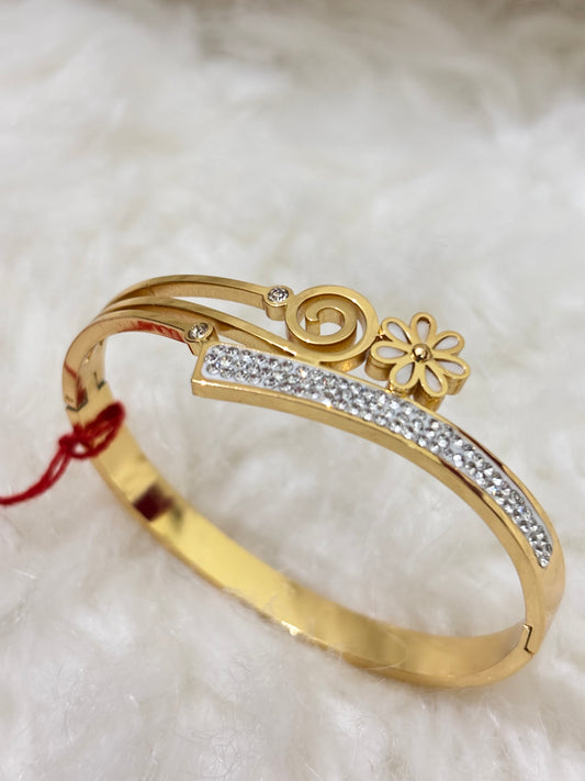 Anti-tarnish Diamond Strip Floral Bracelet