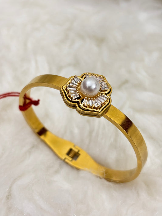 Anti-tarnish Floral Pearl Bead bracelet