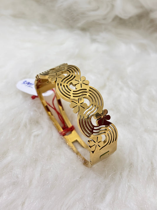 Anti-tarnish Floral Wave Bracelet