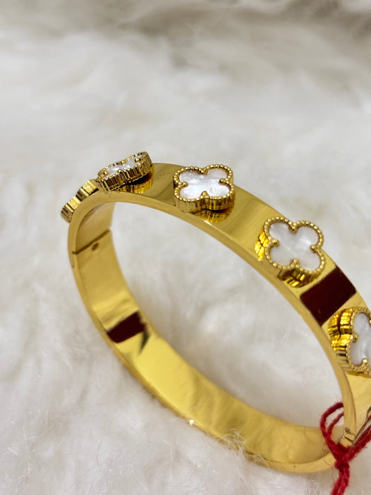 Anti-tarnish Flower Quartz Bracelet