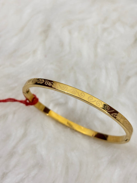 Anti-tarnish Gold Dotted Flora Bracelet