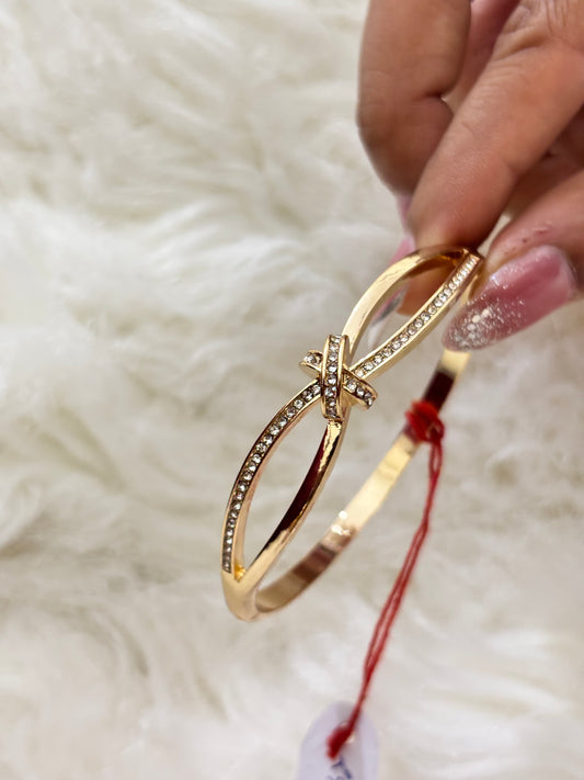 Anti-tarnish Knot pattern diamond bracelet