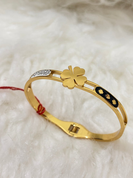 Anti-tarnish Petal Design Bracelet