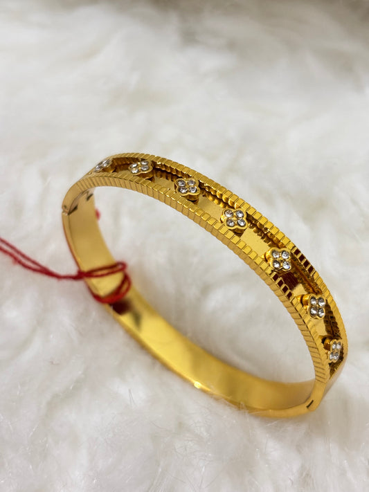 Anti-tarnish Small Petal Diamond Bracelet