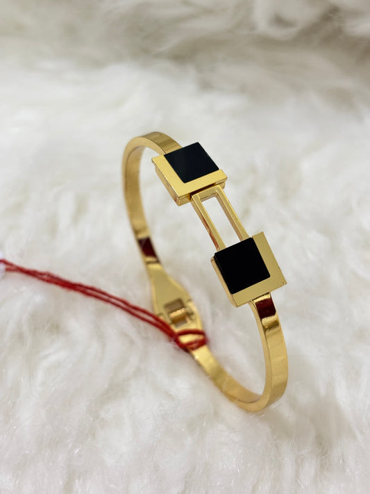 Anti-tarnish Square black quarts bracelet