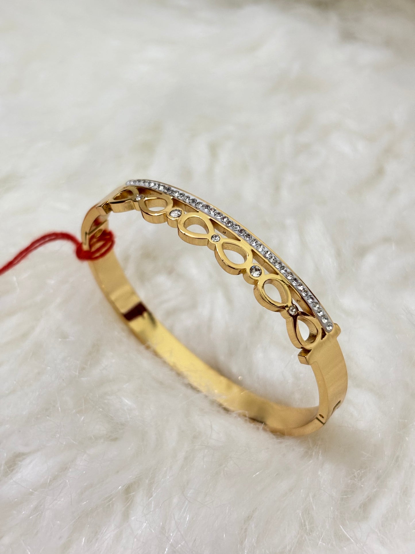 Anti-tarnish crown design bracelet