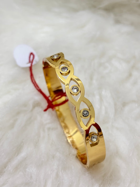 Anti-tarnish eye shaped diamond bracelet