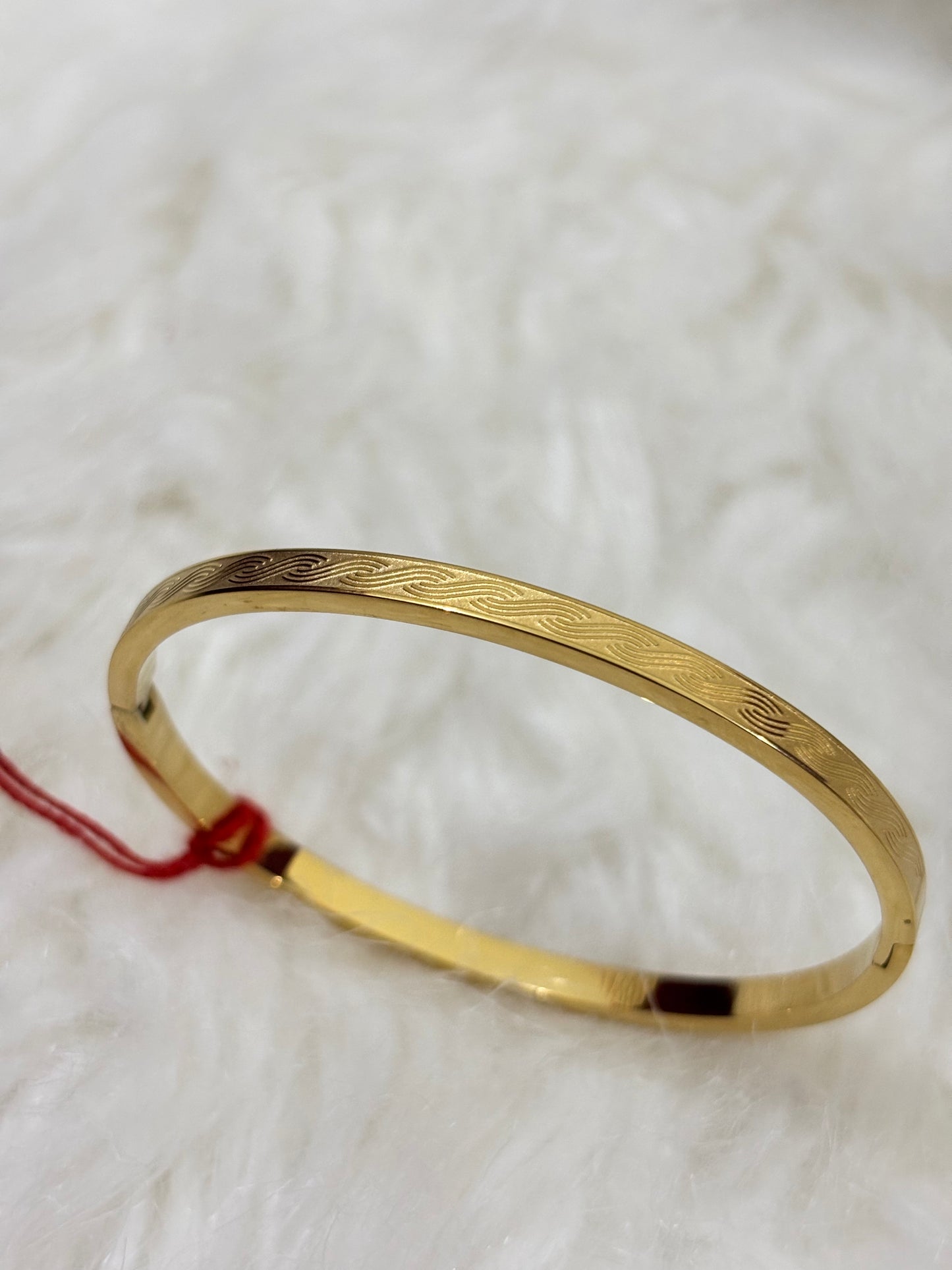 Anti-tarnish wave line pattern bracelet