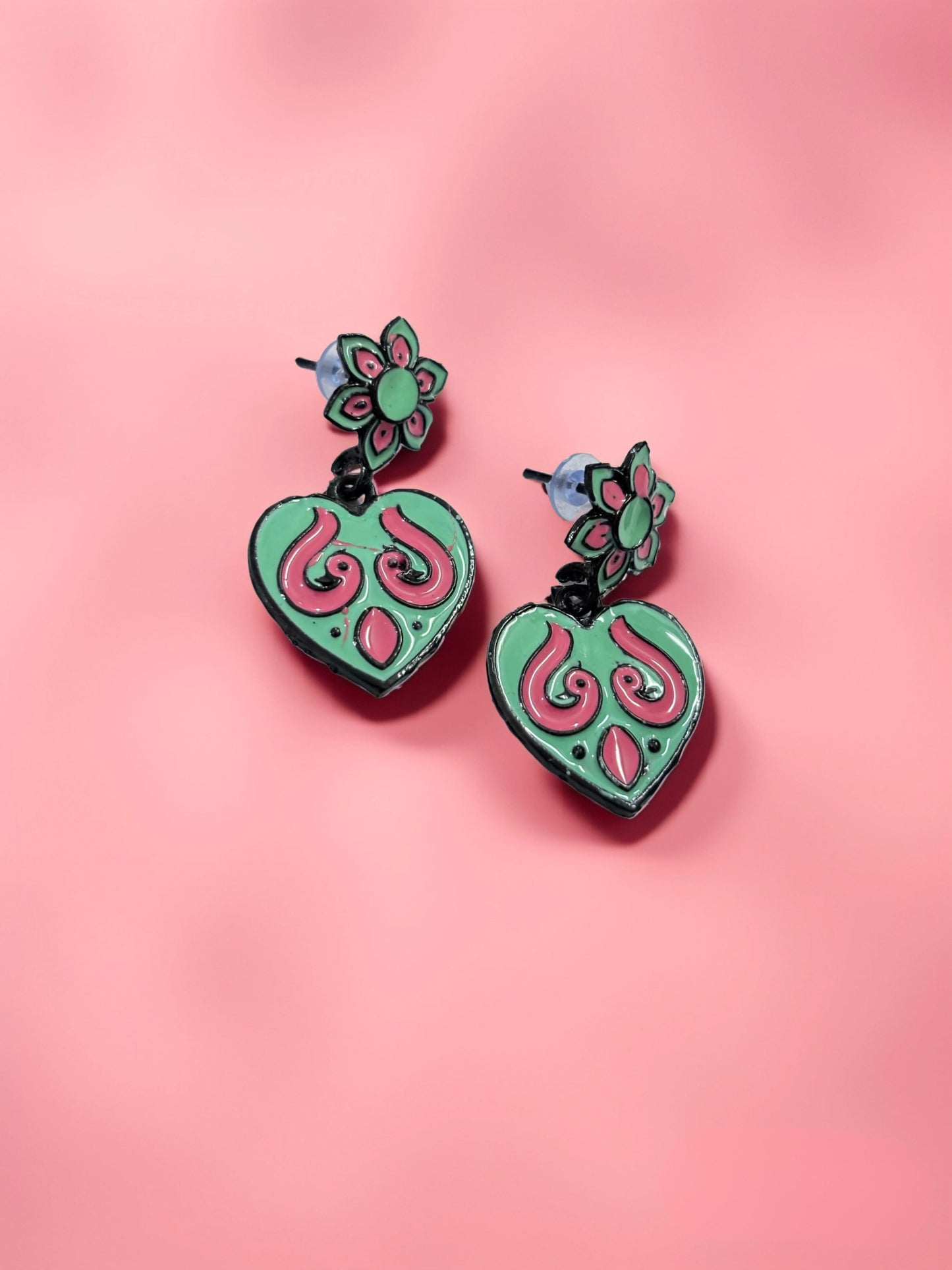 Antique Heart Earrings - Pista Green