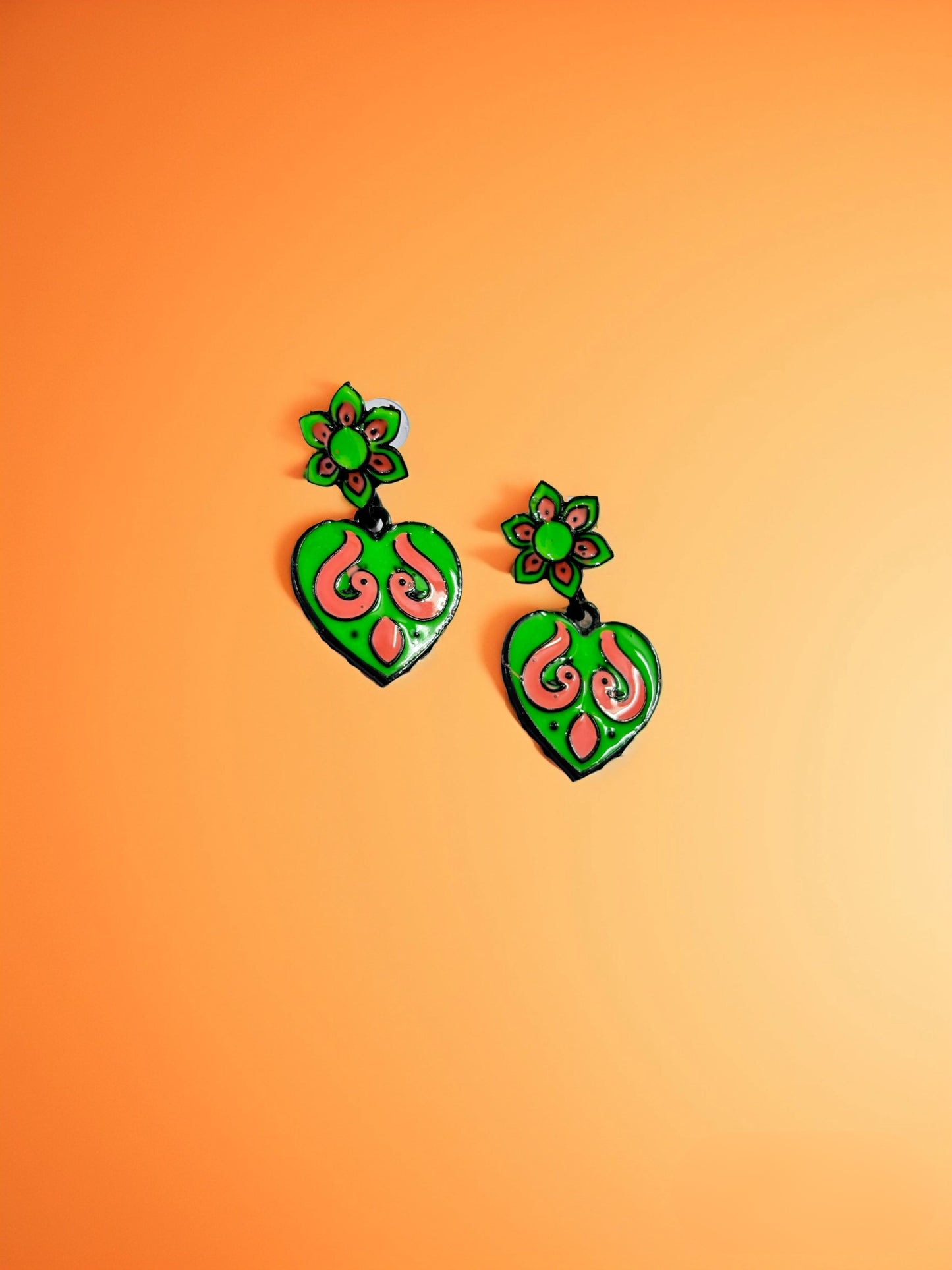 Antique Heart Earrings - Parrot Green