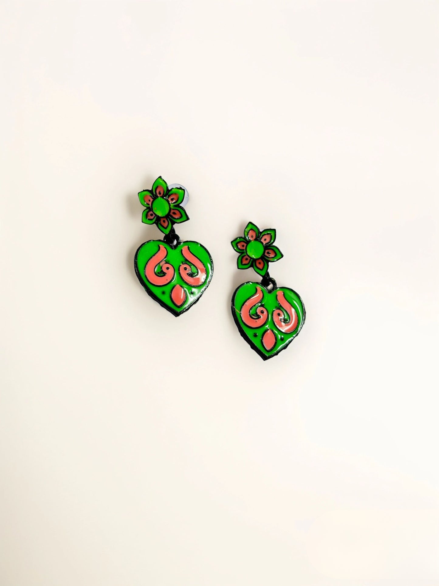 Antique Heart Earrings - Parrot Green