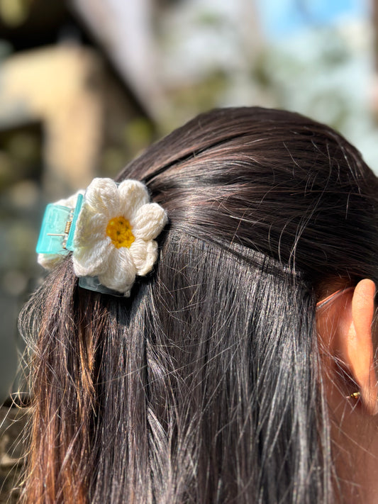 Crochet Clutcher | White Daisy Flower