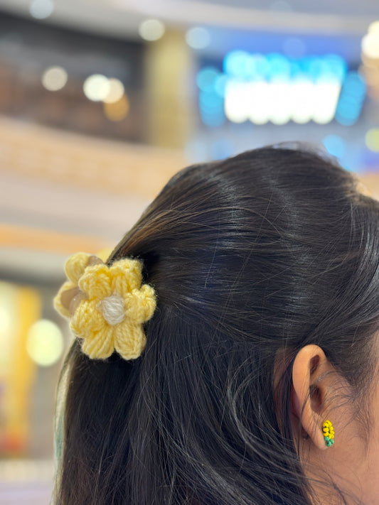 Crochet Clutcher | Puff Flower Yellow