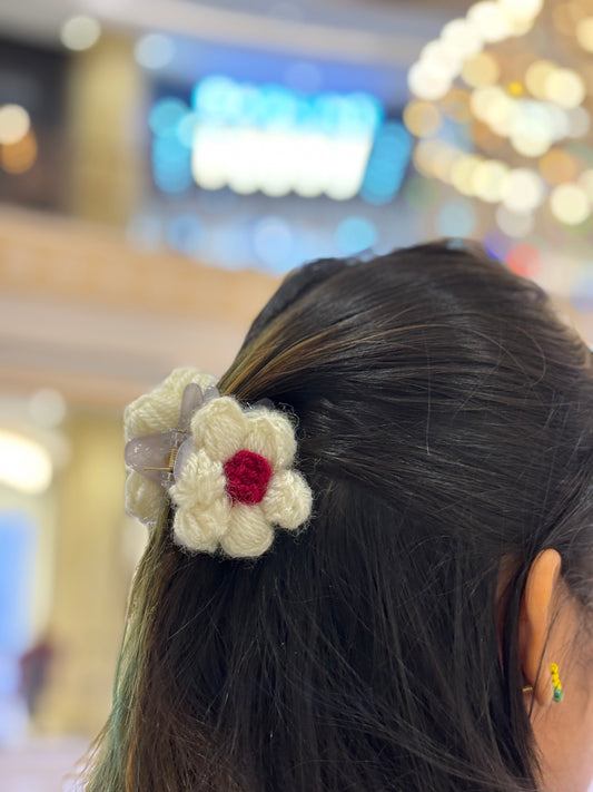 Crochet Clutcher | Puff Flower White | Red Dot