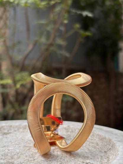 Elegant Gold-Toned Infinity Twist Cuff Bracelet – Anti-Tarnish Jewellery
