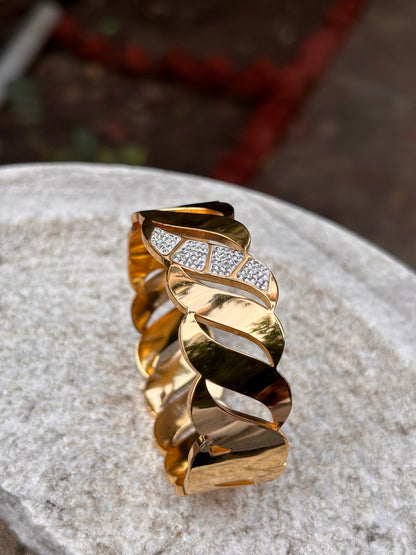 Gold Leaf Twist Bracelet with Stones – Anti-Tarnish