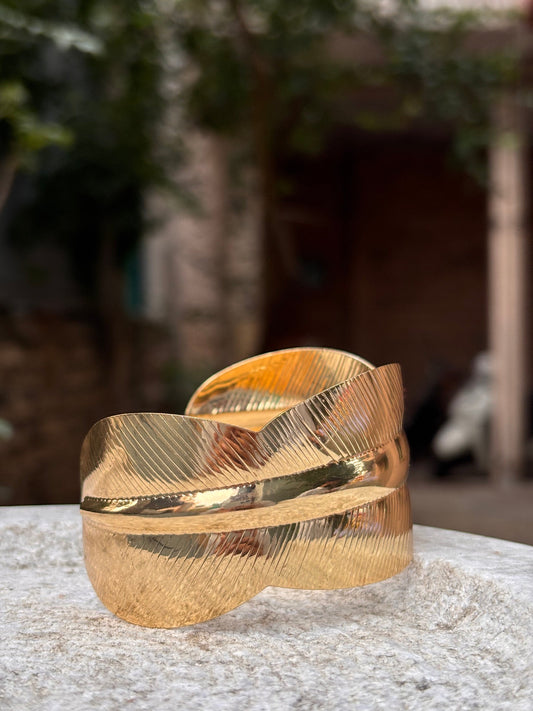 Gold Textured Wave Cuff Bracelet – Anti-Tarnish