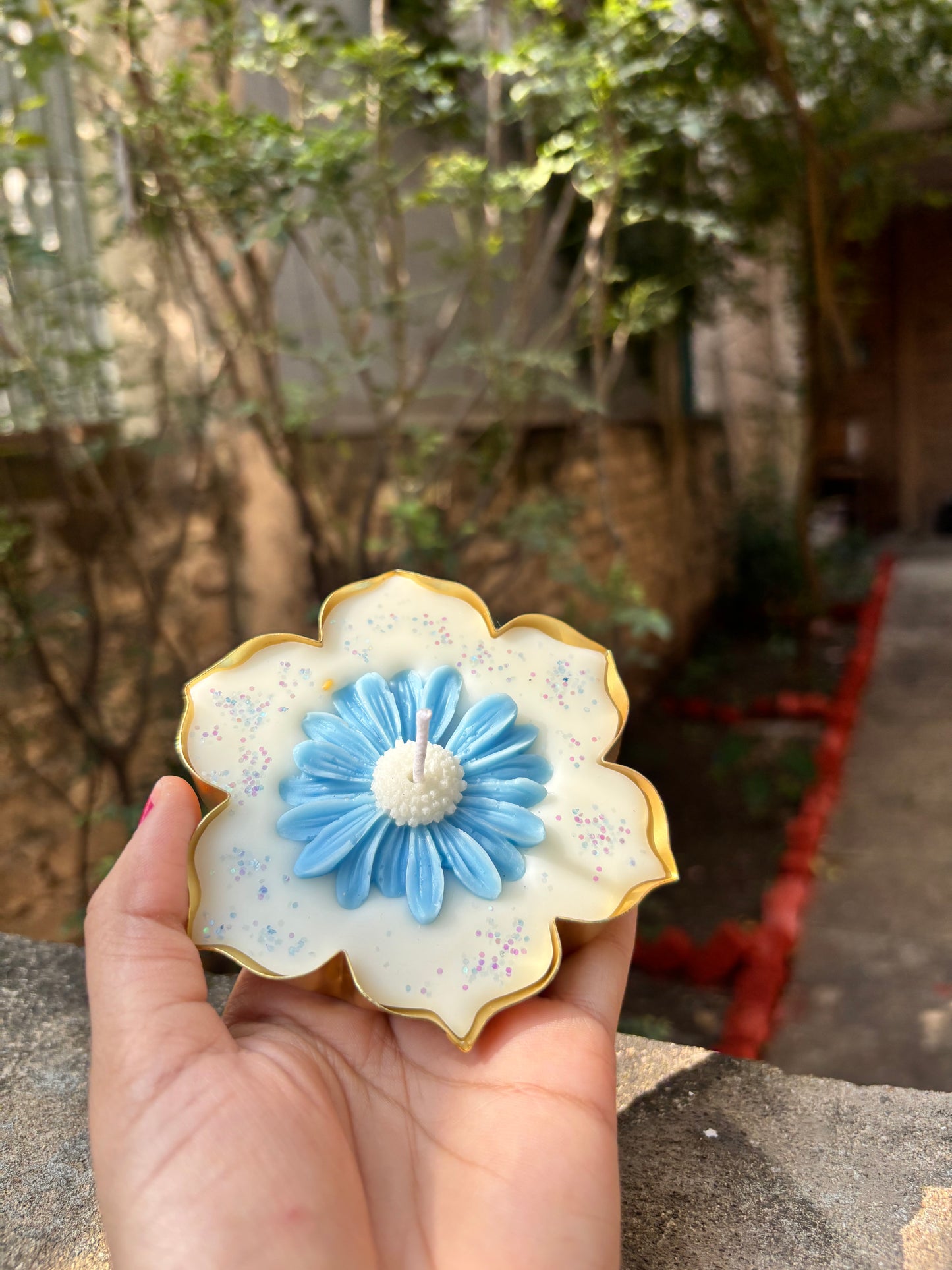 Blue Daisy Urli Scented Candle - Big