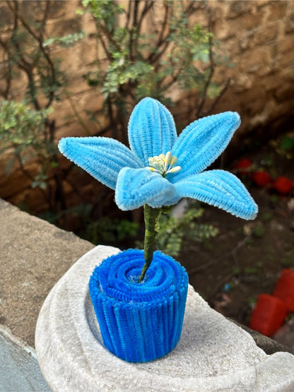 Lilly Fuzzy Flower Pot | Blue