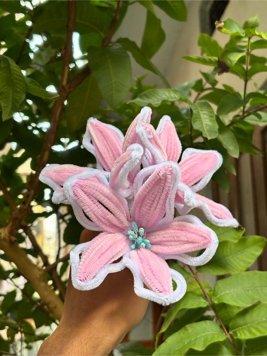 Fuzzy Flower | White Baby Pink