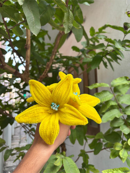 Lilly Fuzzy Flower | Yellow