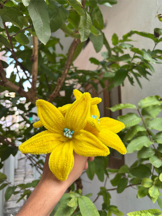 Lilly Fuzzy Flower | Yellow