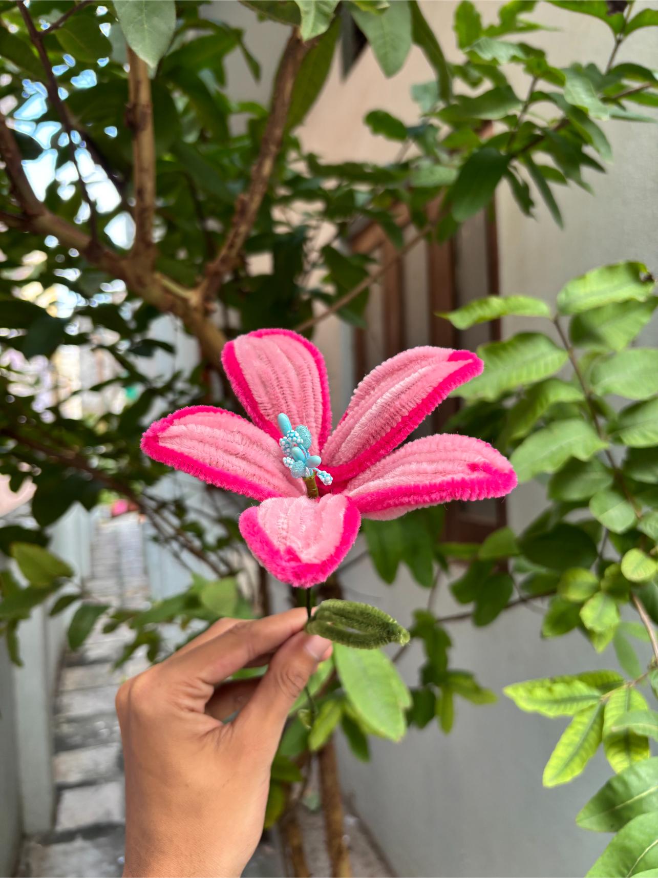 Lilly Fuzzy Flower | Multi Shade Pink