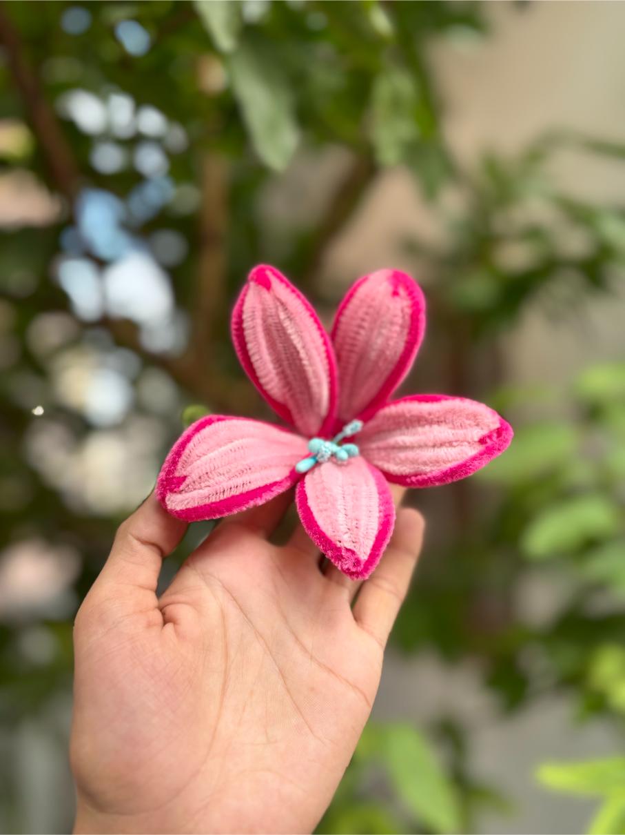 Lilly Fuzzy Flower | Multi Shade Pink