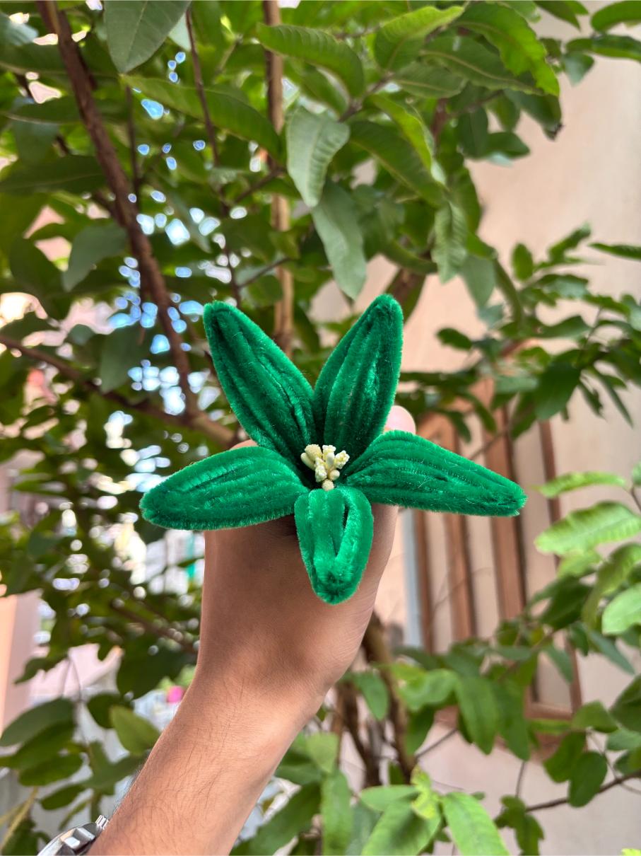 Lilly Fuzzy Flower | Green