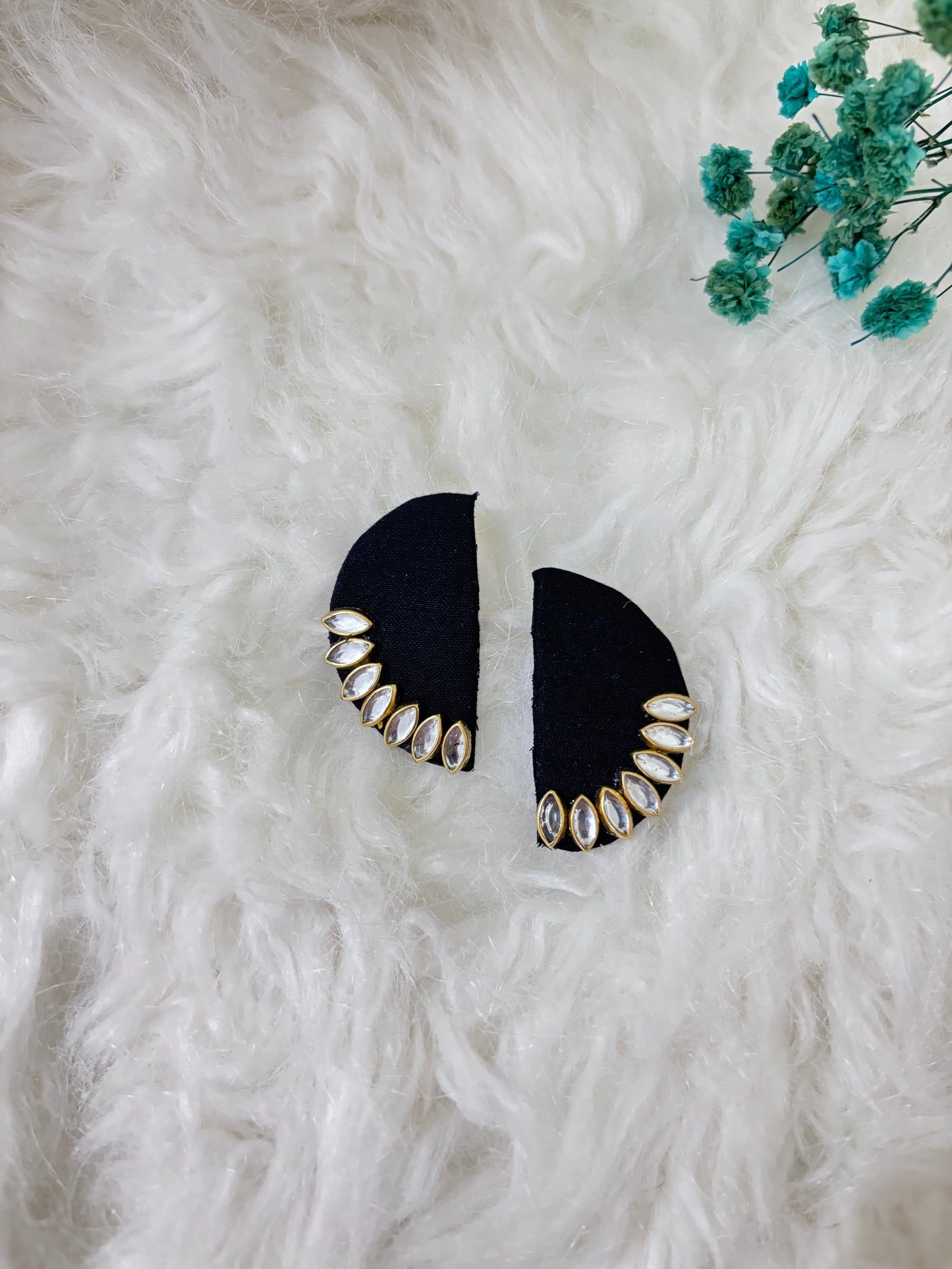 Semicircular black kundan earrings