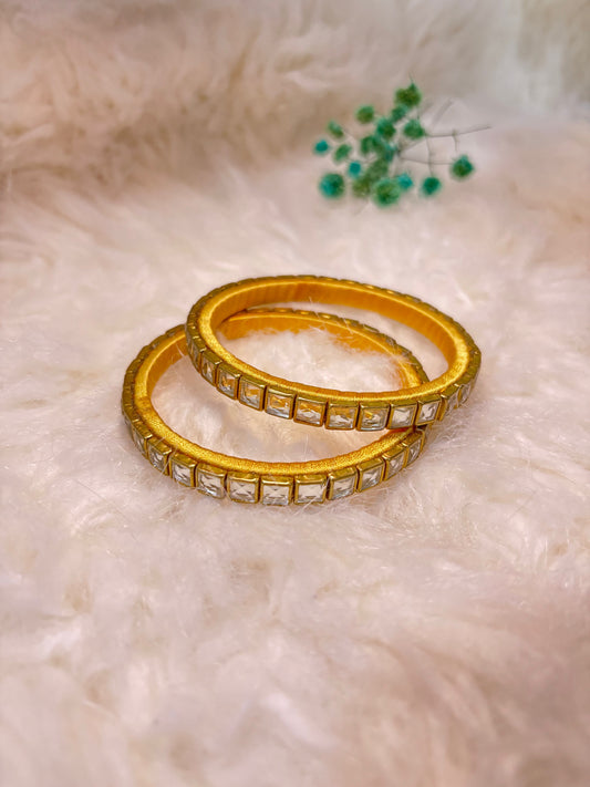 Golden full kundan thread bangles