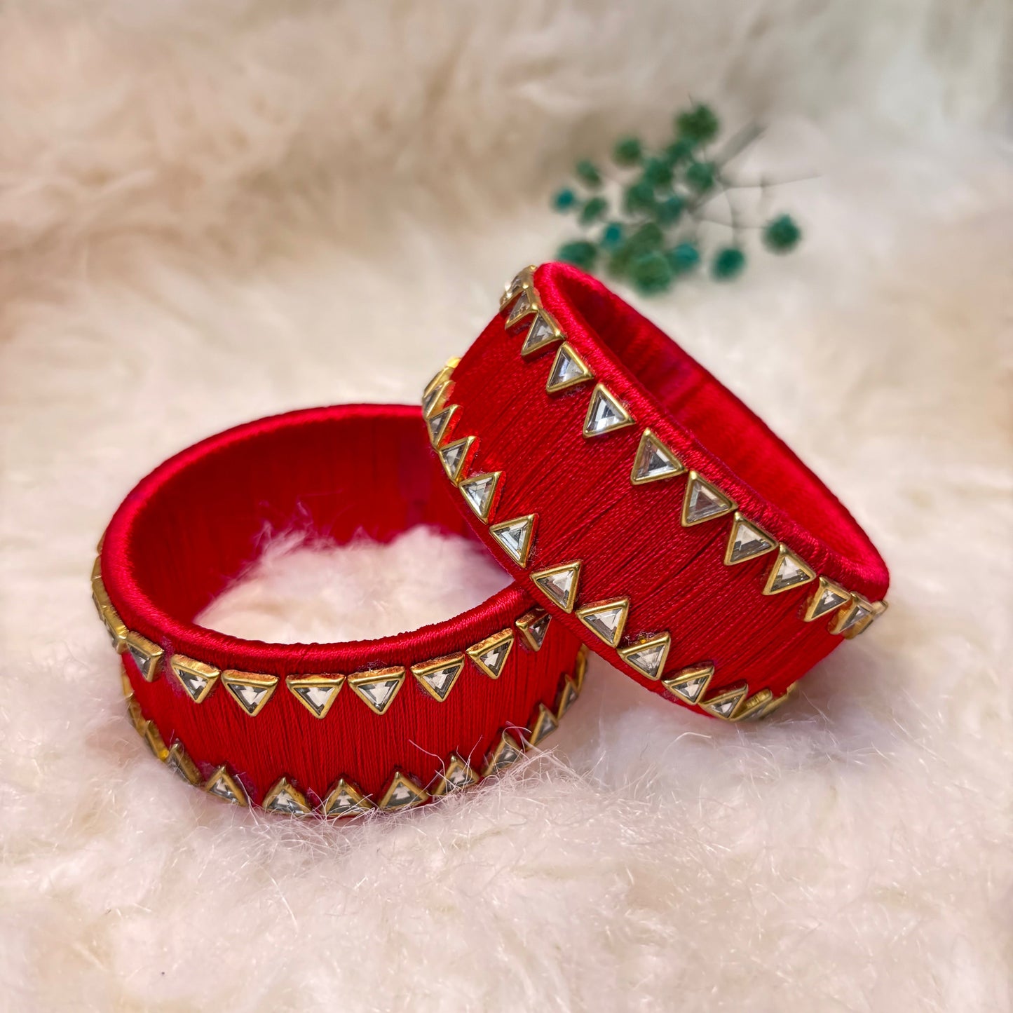 Triangular kundan work thread bangles