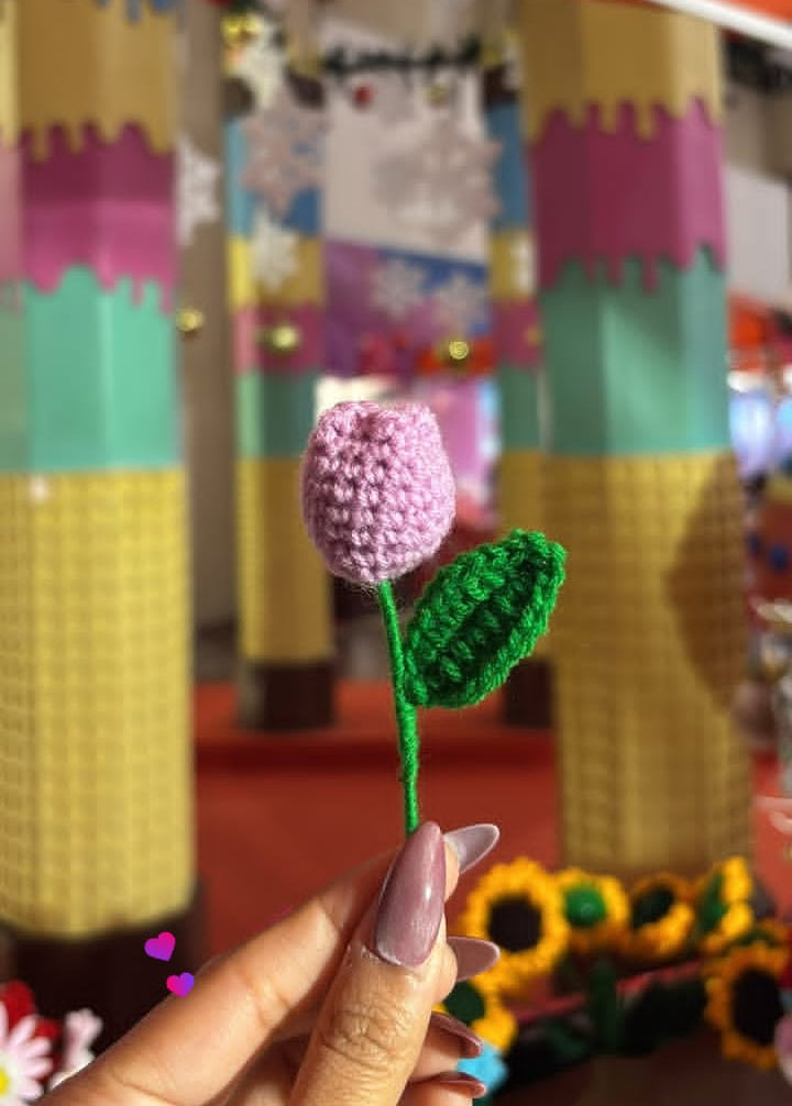 Mini tulip crochet flower