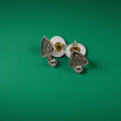 Oxidized Glow stud earrings