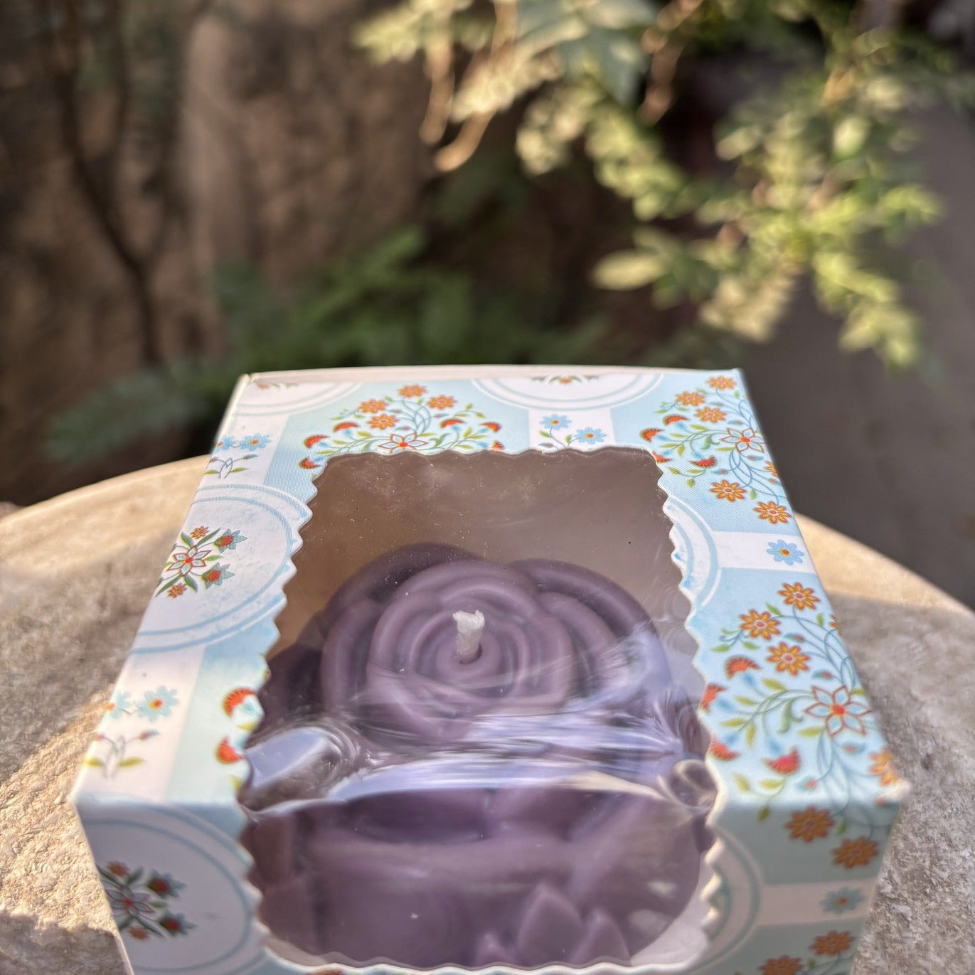Rose petal - lavendar scented candle