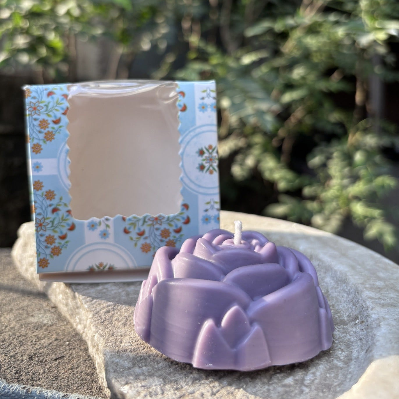 Rose petal - lavendar scented candle