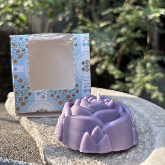 Rose petal - lavendar scented candle