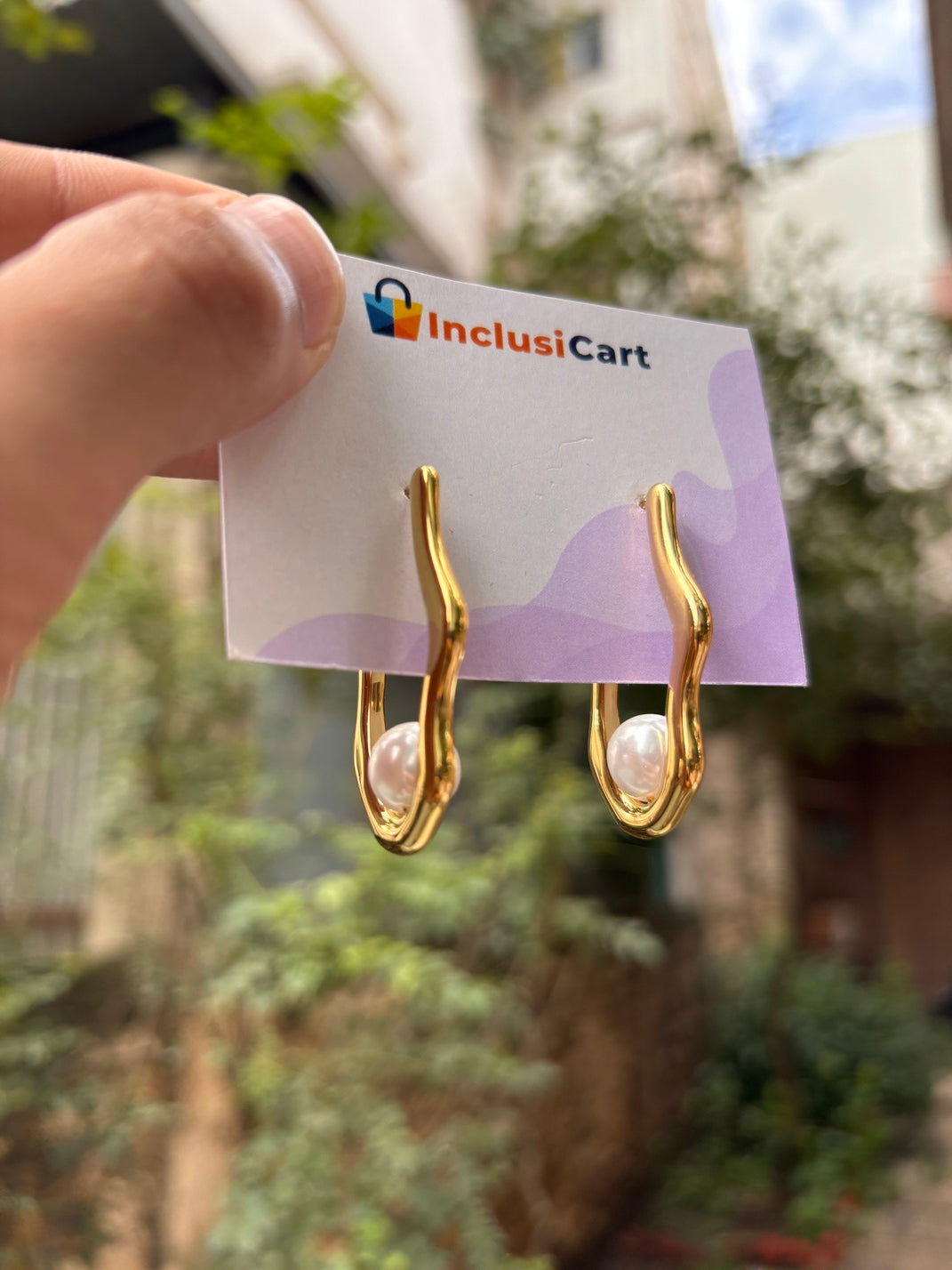 Wavy Pearl Frame Anti-Tarnish Stud Earrings