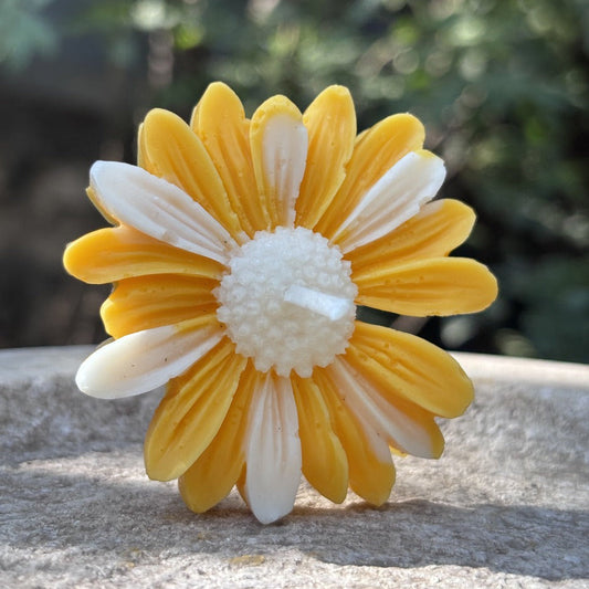 White Yellow Daisy Scented Candle